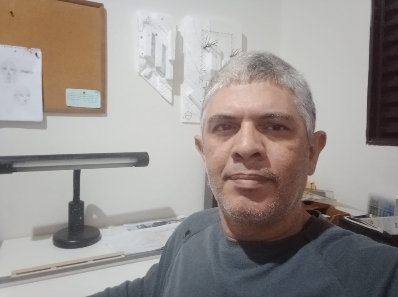 UM ARQUITETO PIÁ-DE-VILA